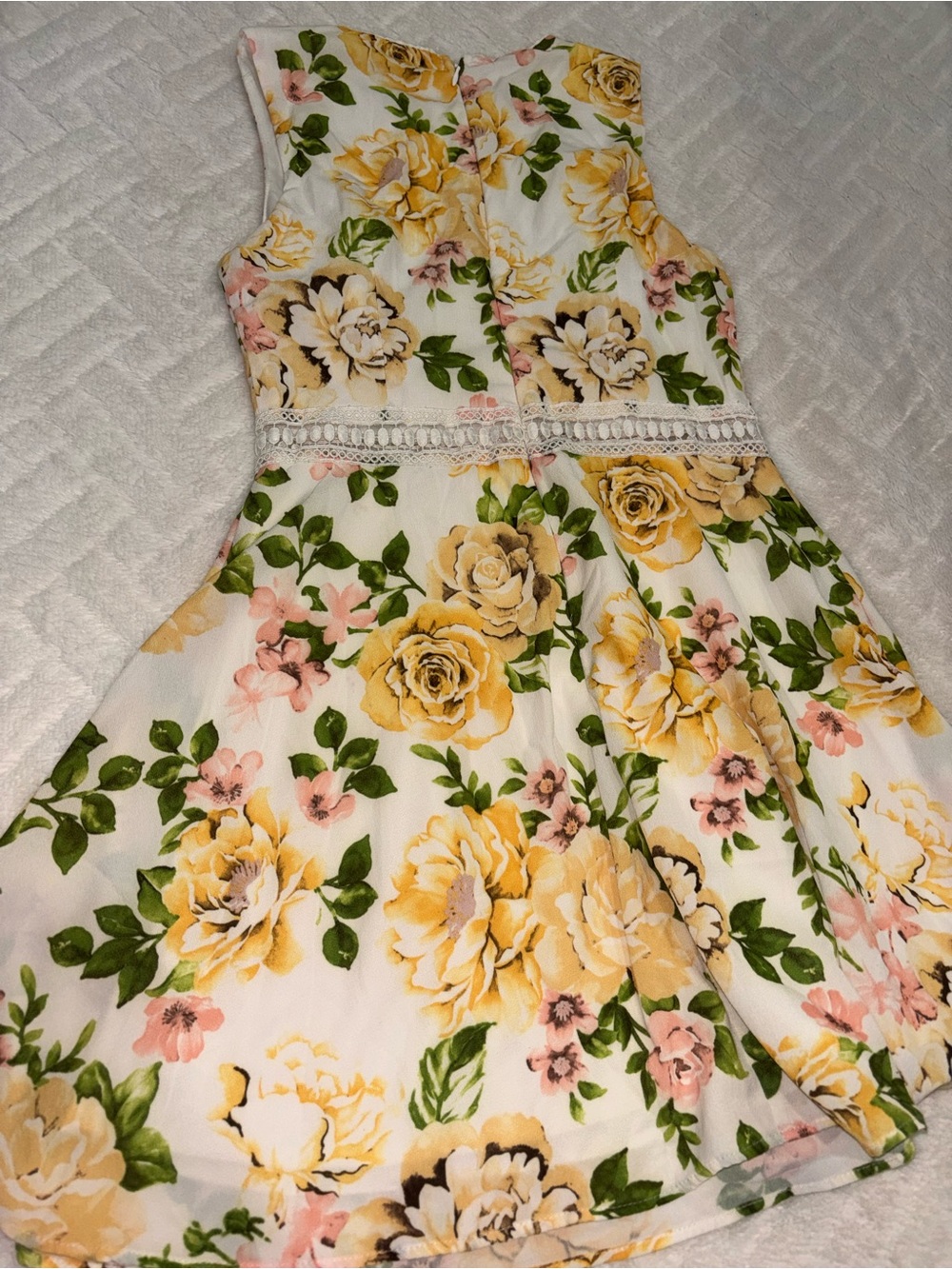 🧸 Disney Princess Belle Floral Yellow, Cream & Pink with Cut-Out Detail - Picture 4 of 7
